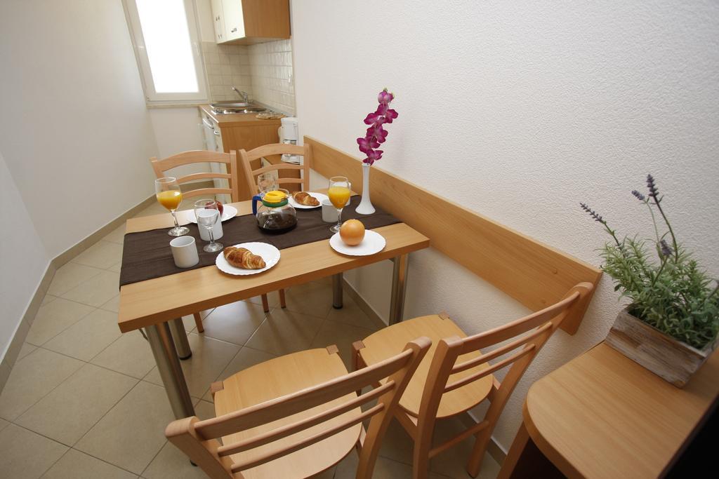 Apartments Neva Makarska Cameră foto