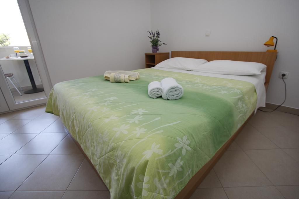 Apartments Neva Makarska Cameră foto