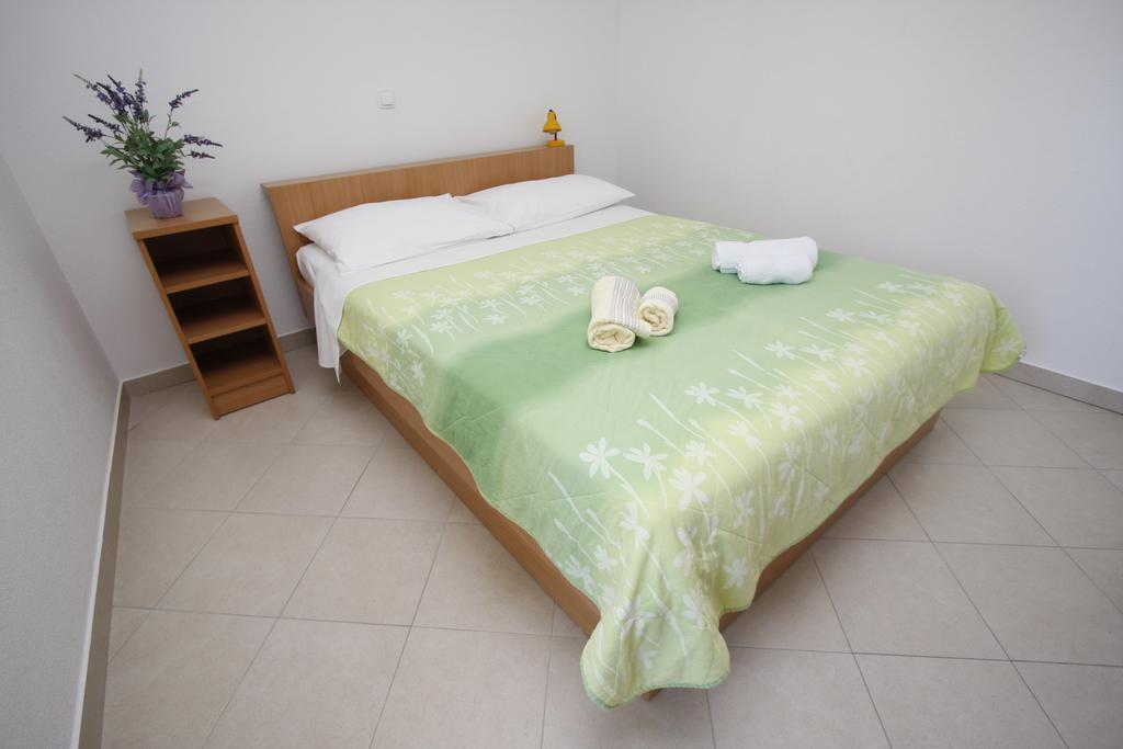 Apartments Neva Makarska Cameră foto