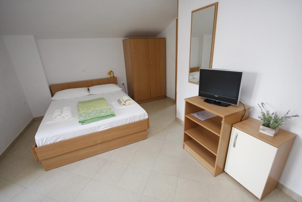 Apartments Neva Makarska Cameră foto