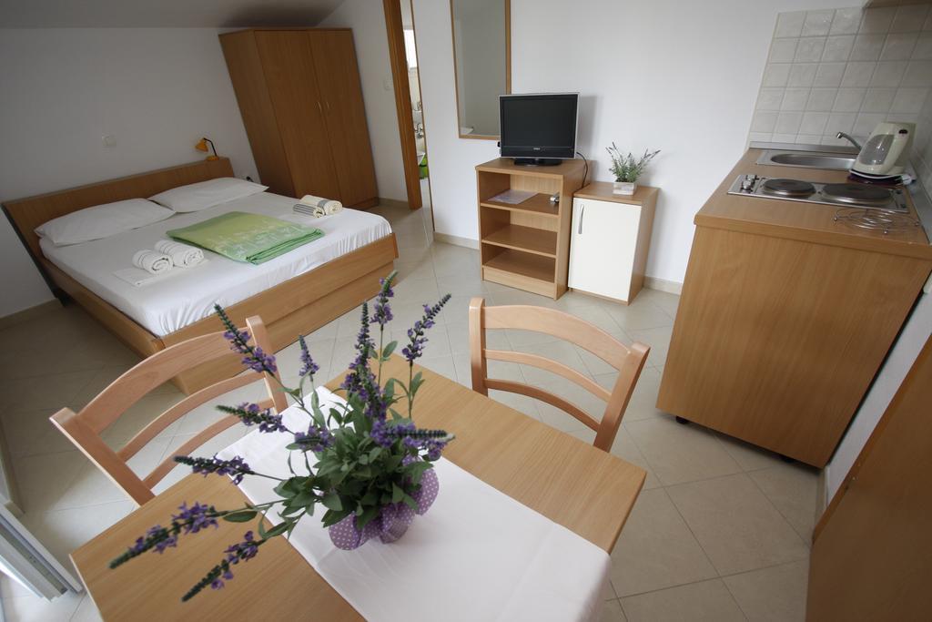 Apartments Neva Makarska Cameră foto